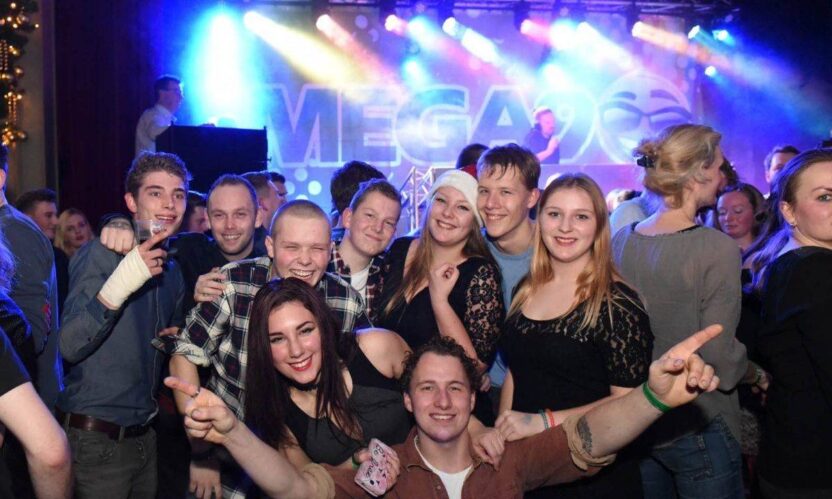 Mega 90's On Tour - boeken - 90's Drive In Show